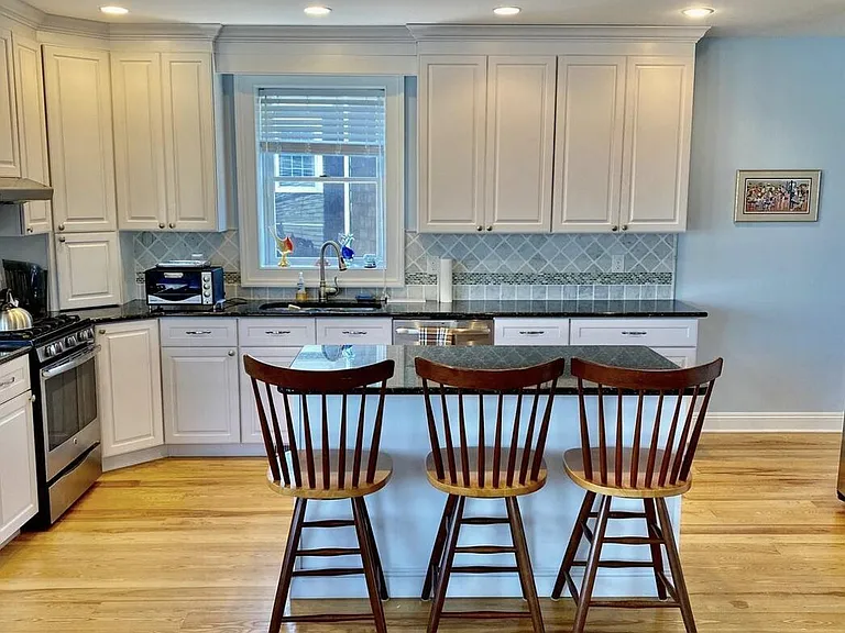 74 Goetze St — Photo 13
