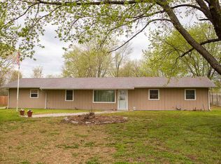 5330 Kaw Valley Rd, Wamego, KS 66547