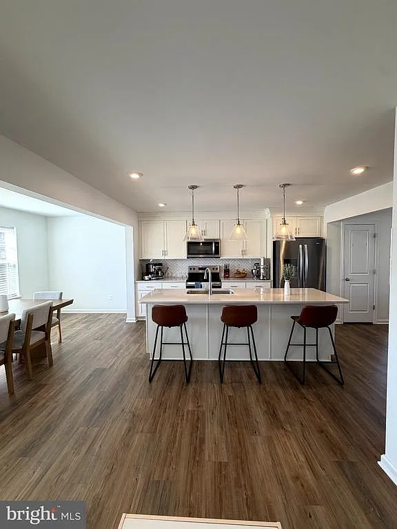 3 bed, 3.5 bath, 2000 sqft, $2,500 — Photo 2