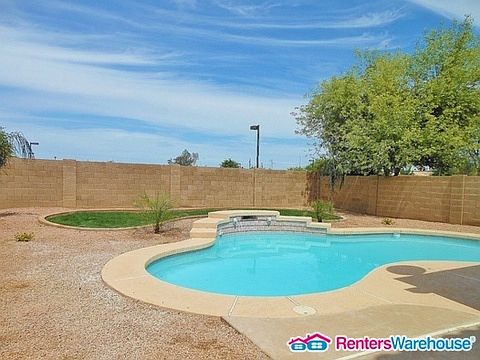 3rd image of 1028 W Myrna Ln