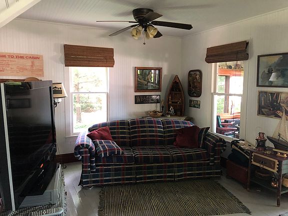 4th image of 2572 S Shore Dr