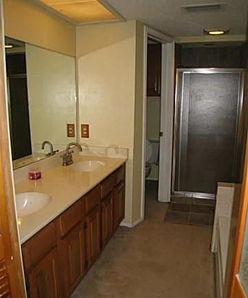 4th image of 2123 Park Willow Ln APT B