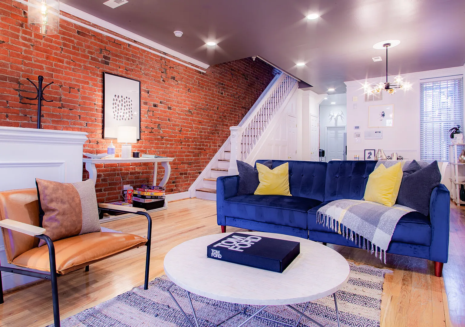 Large Modern Townhouse Near U St., Monuments, & Convention Center — Photo 3
