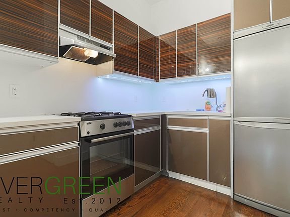 4th image of 1076 Bergen St #3R