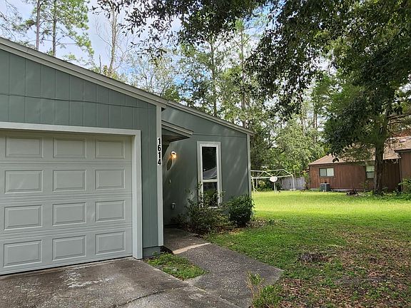 2nd image of 1614 NE 40th Pl