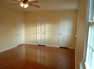 35 S Woodridge Dr, Warrington, PA 18976