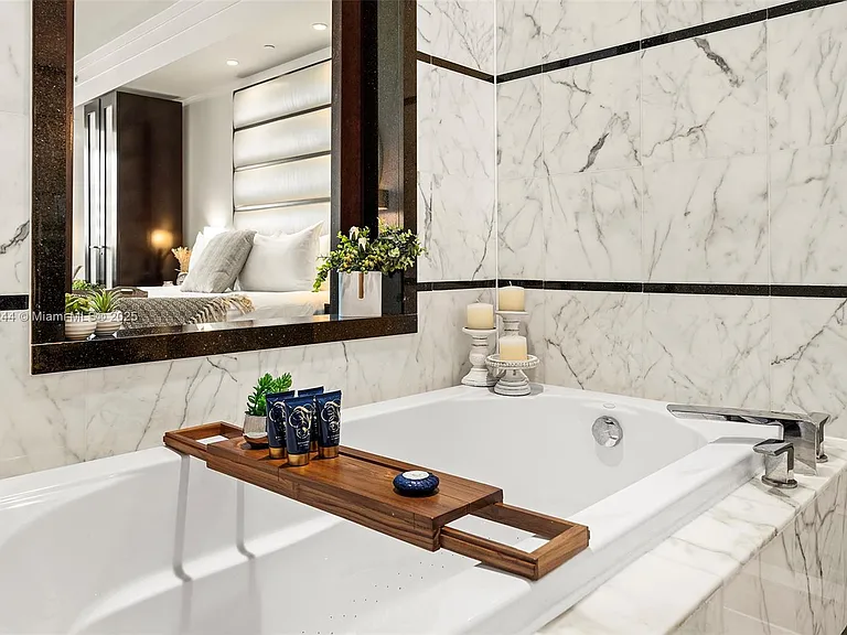4391 Collins Ave #802 — Photo 33