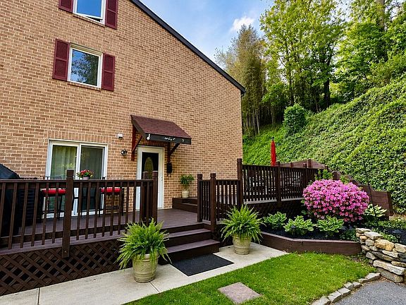 2nd image of 97 Park Vallei Ln