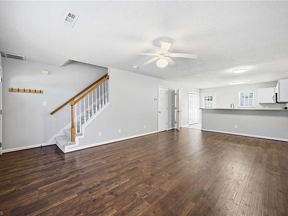 4th image of 302 Carrington Ln