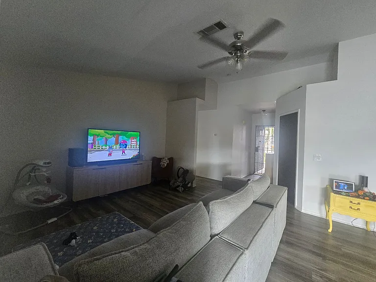 1012 Michelle Ct — Photo 3