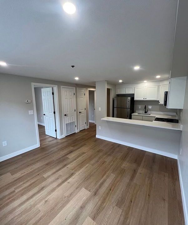 1st image of 7 Oak St #1