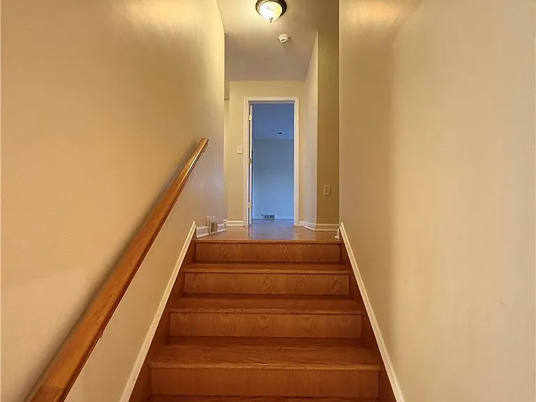 215 Locksley Rd — Photo 10