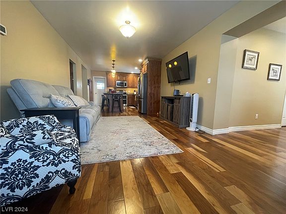 4th image of 724 Avenue H