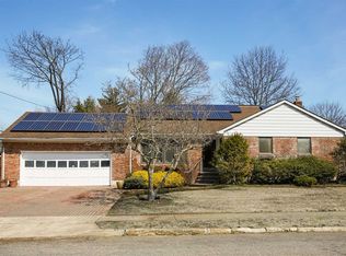 699 Eisenhower Pl, East Meadow, NY
