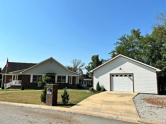5th image of 600 N Park Rd