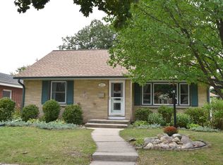 5811 N Ames Ter, Glendale, WI 53209