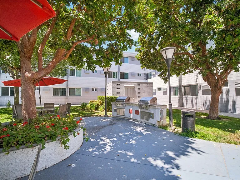 The Rose Apartments — Photo 7