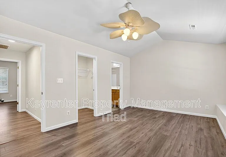 805 Creek Crossing Trl — Photo 5