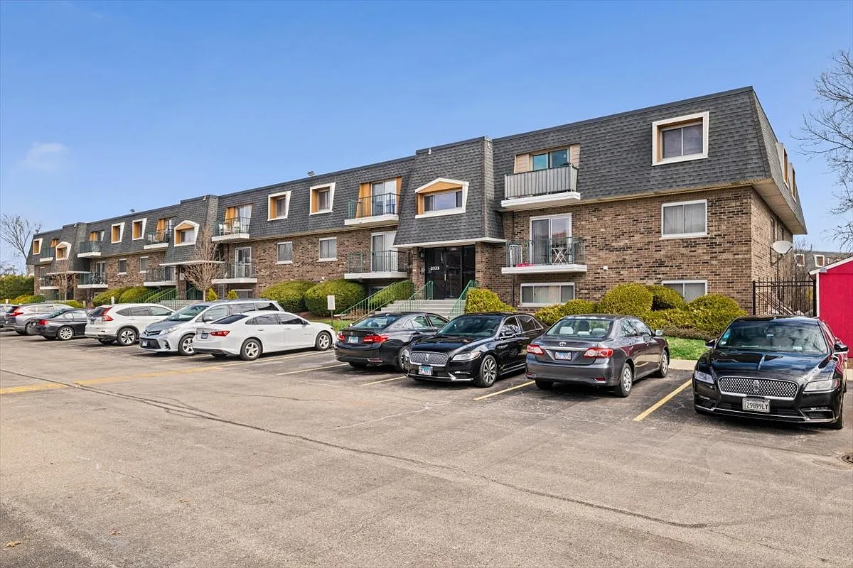 Building Photo - 3223 W Parkway Dr #3A