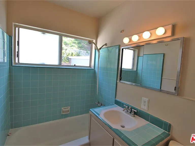 380 Pershing Dr — Photo 12