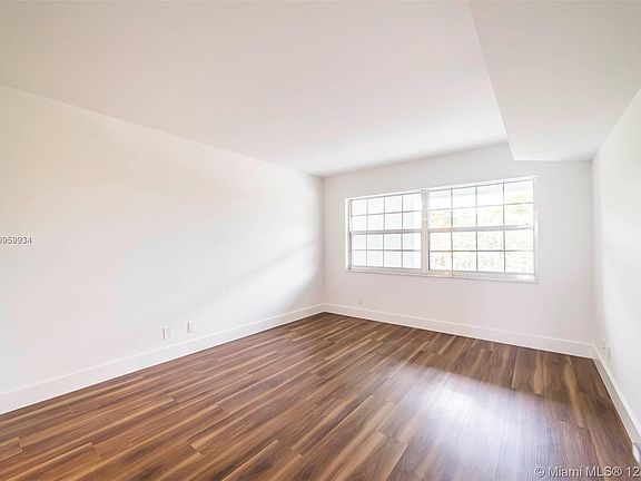 5th image of 802 Cypress Grove Ln APT 403