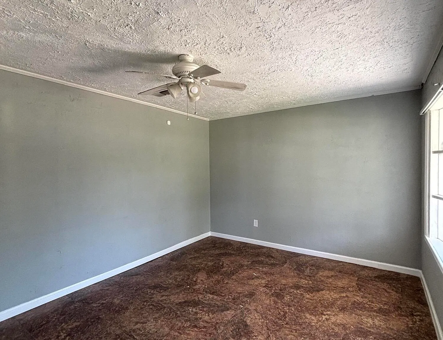 4 bed, 2.0 bath, 1404 sqft, $1,300 — Photo 4