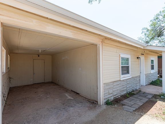 4th image of 2157 Green St