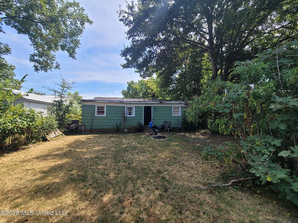 2nd image of 905 Spruce St