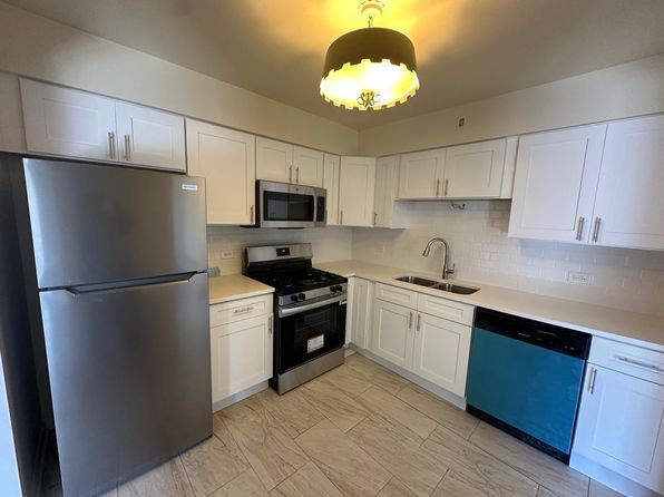 2335 W Touhy Ave APT 303