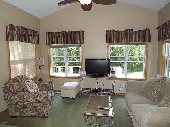 4th image of 6991 Lake Bluff Dr NE