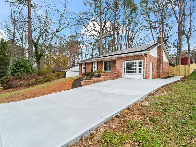 2465 Spring Dr SE — Photo 4