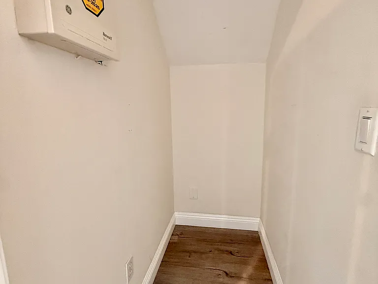 STORAGE ROOM (1ST FOOR)