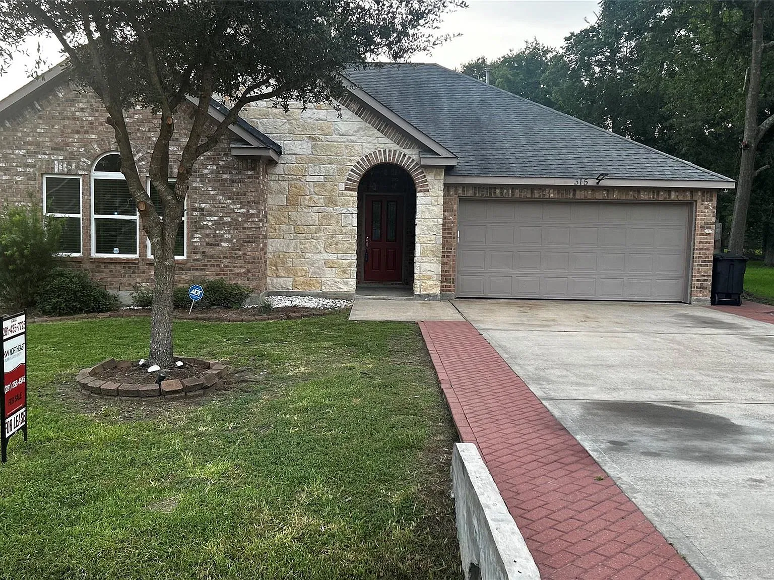 3 bed, 2.0 bath, 1823 sqft, $1,900 — Photo 1
