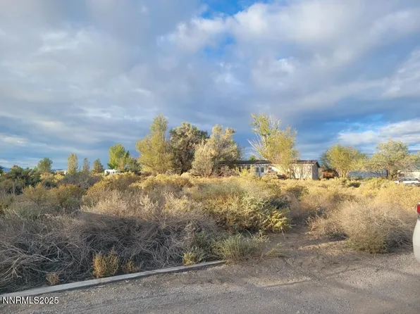 4100 Willow Creek Dr, Fallon, NV 89406