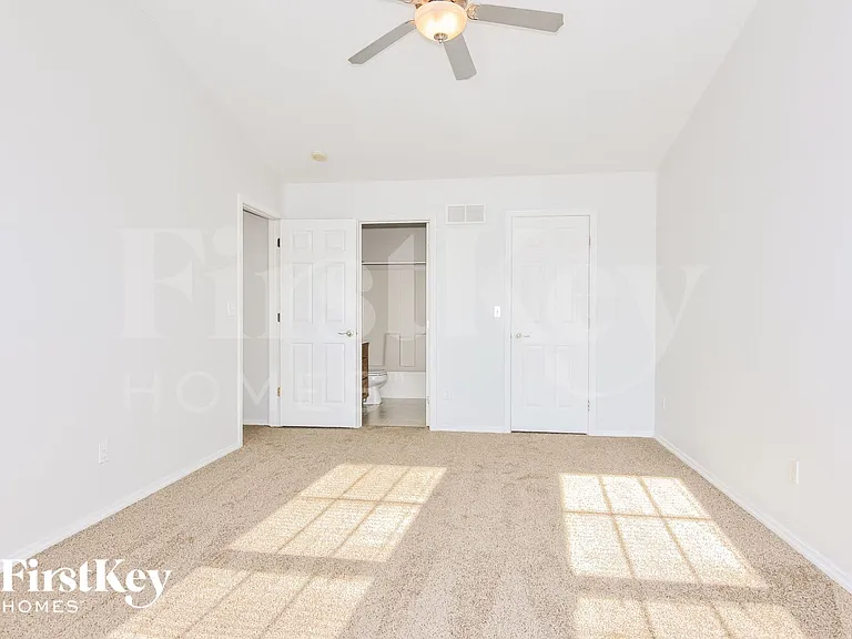 209 Royallsprings Pkwy — Photo 9