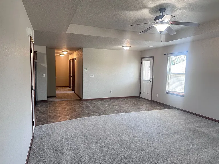 108 SE Rose Garden Ln — Photo 4
