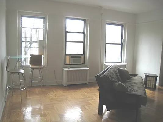 Rented by Metropolitan Equities | media 20