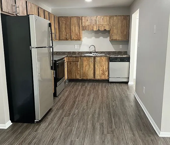 1081 Scarborough Ct #F5 — Photo 2