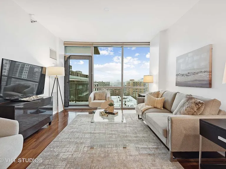 123 S Green St #1009B — Photo 5