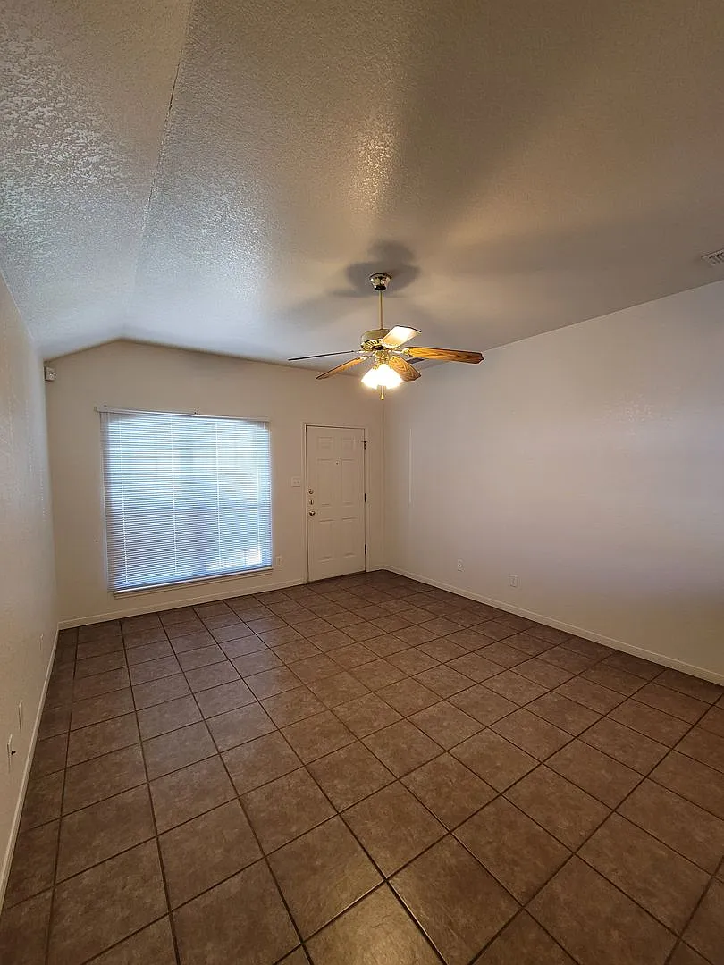 3601 Dustin Court — Photo 3