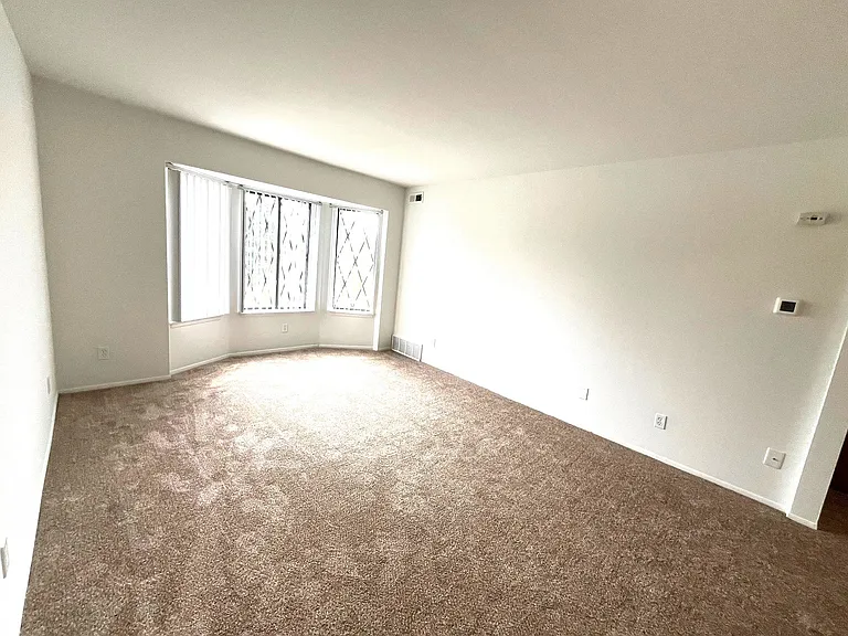 Charter Oaks Apartments — Photo 152