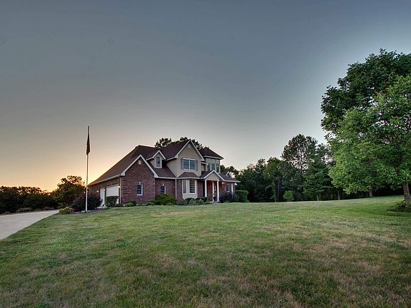 3rd image of 800 Lucinda Ln