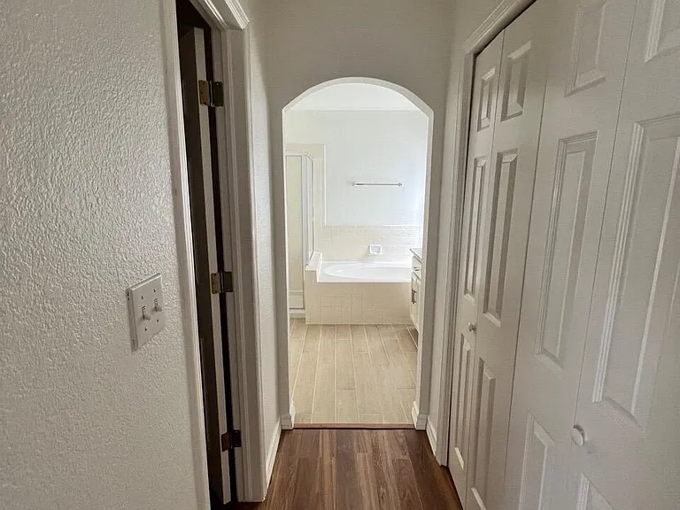 7105 Tierra Roja St — Photo 32