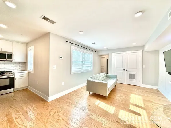 714 11th St NE #103, Washington, DC 20002