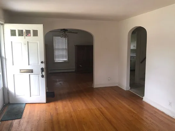 417 E Russell St, Barrington, IL 60010