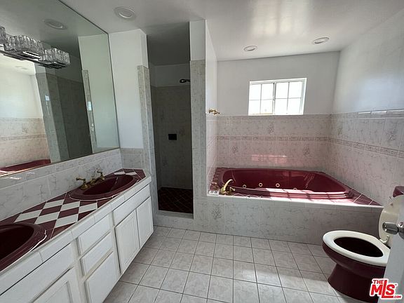 4th image of 4025 W 62nd St
