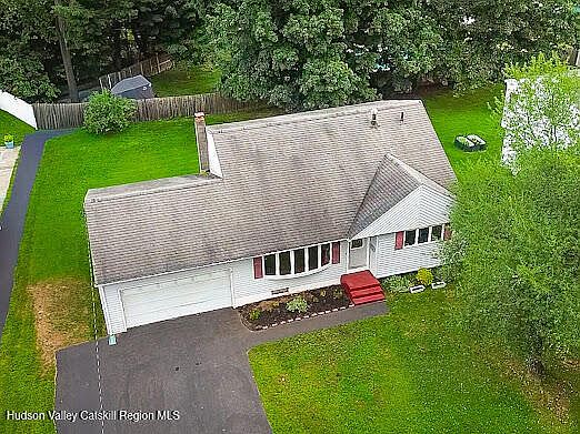 3rd image of 62 Appletree Drive