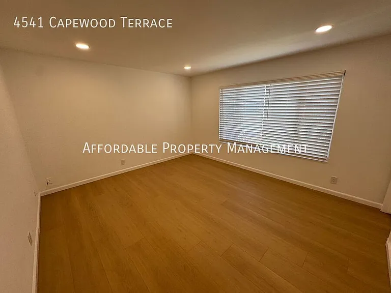 4541 Capewood Ter — Photo 6
