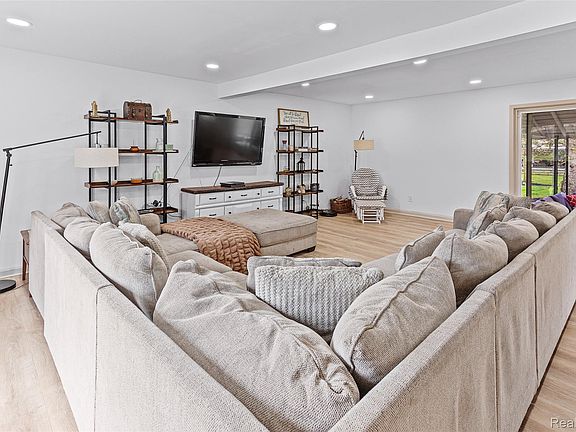 2nd image of 4594 Barcroft Way