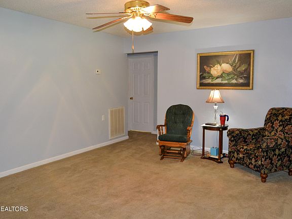 5th image of 98 Sycamore Dr
